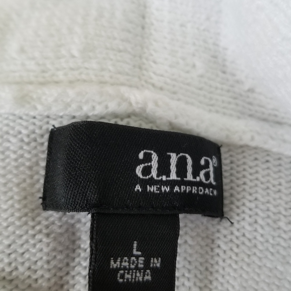 Sweater - Picture 3 of 5